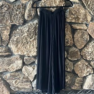 Uniqlo pleated black skirt